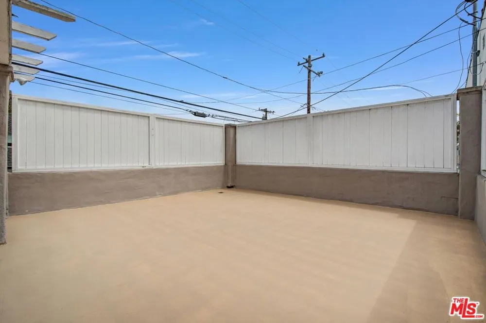 350 S Roxbury Drive Beverly Hills, CA 90212