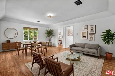 350 S Roxbury Drive