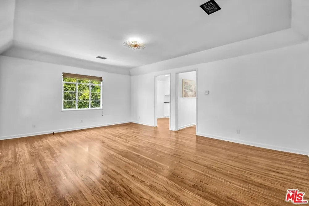 350 S Roxbury Drive Beverly Hills, CA 90212