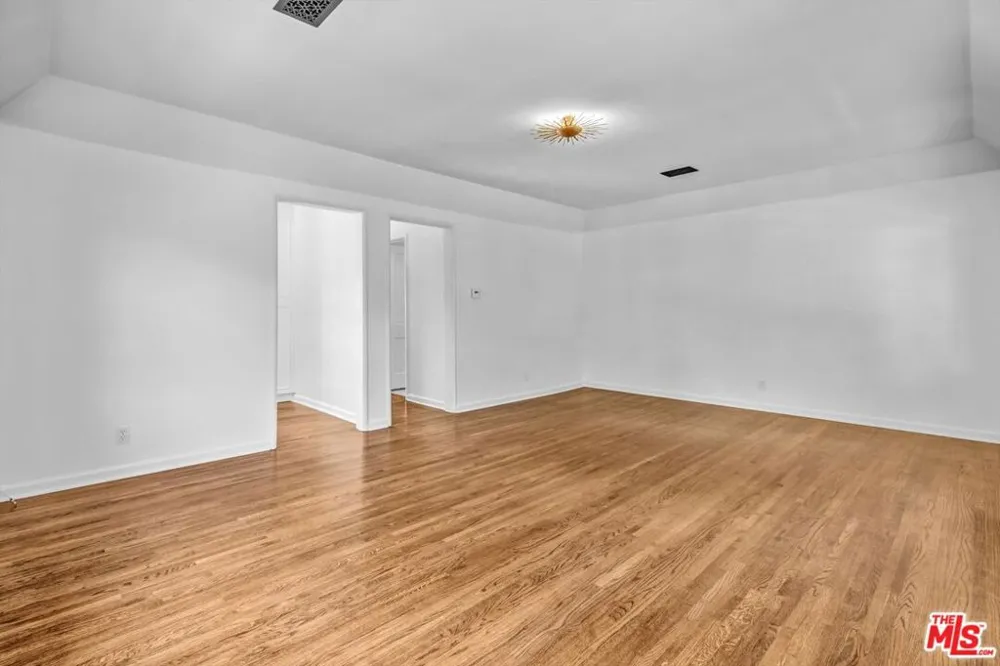 350 S Roxbury Drive Beverly Hills, CA 90212