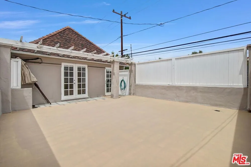 350 S Roxbury Drive Beverly Hills, CA 90212