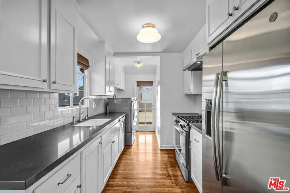 350 S Roxbury Drive Beverly Hills, CA 90212
