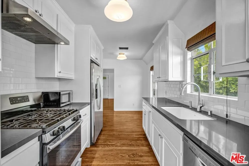 350 S Roxbury Drive Beverly Hills, CA 90212