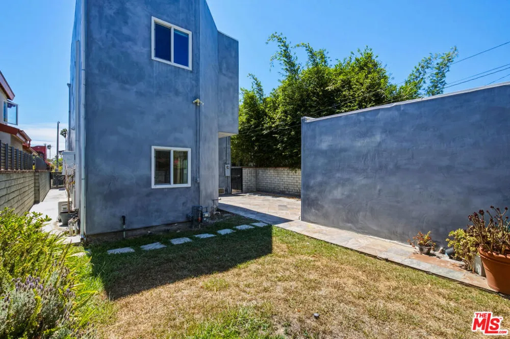 869 Warren Avenue Venice, CA 90291