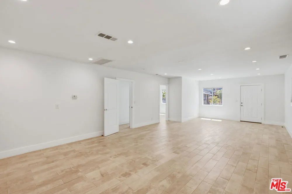 869 Warren Avenue Venice, CA 90291