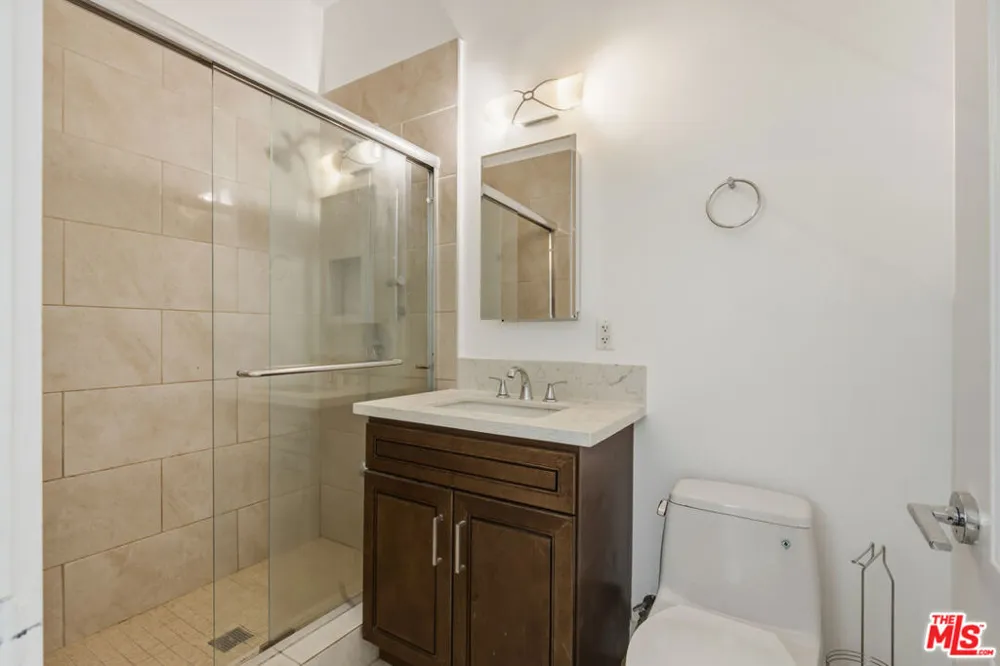 869 Warren Avenue Venice, CA 90291