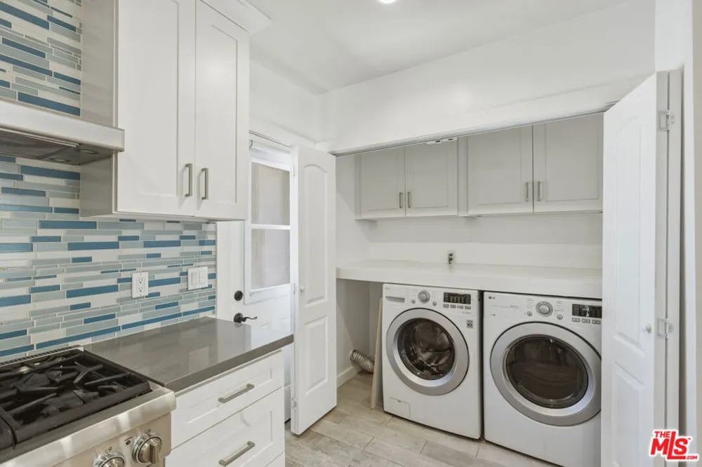 869 Warren Avenue Venice, CA 90291
