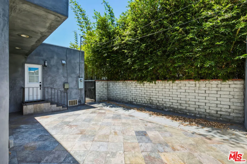 869 Warren Avenue Venice, CA 90291