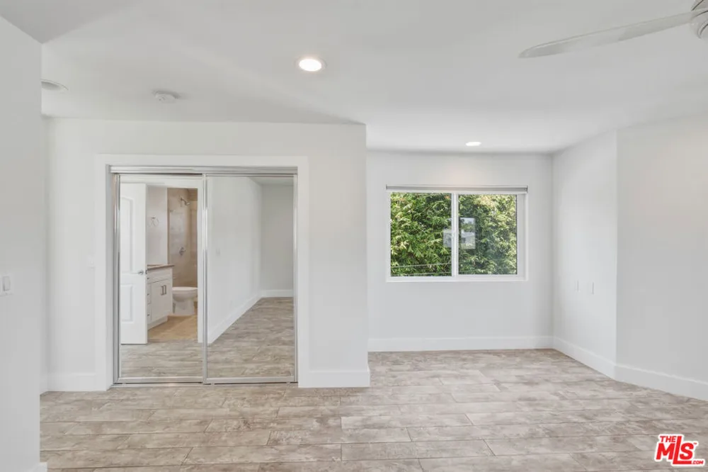 869 Warren Avenue Venice, CA 90291