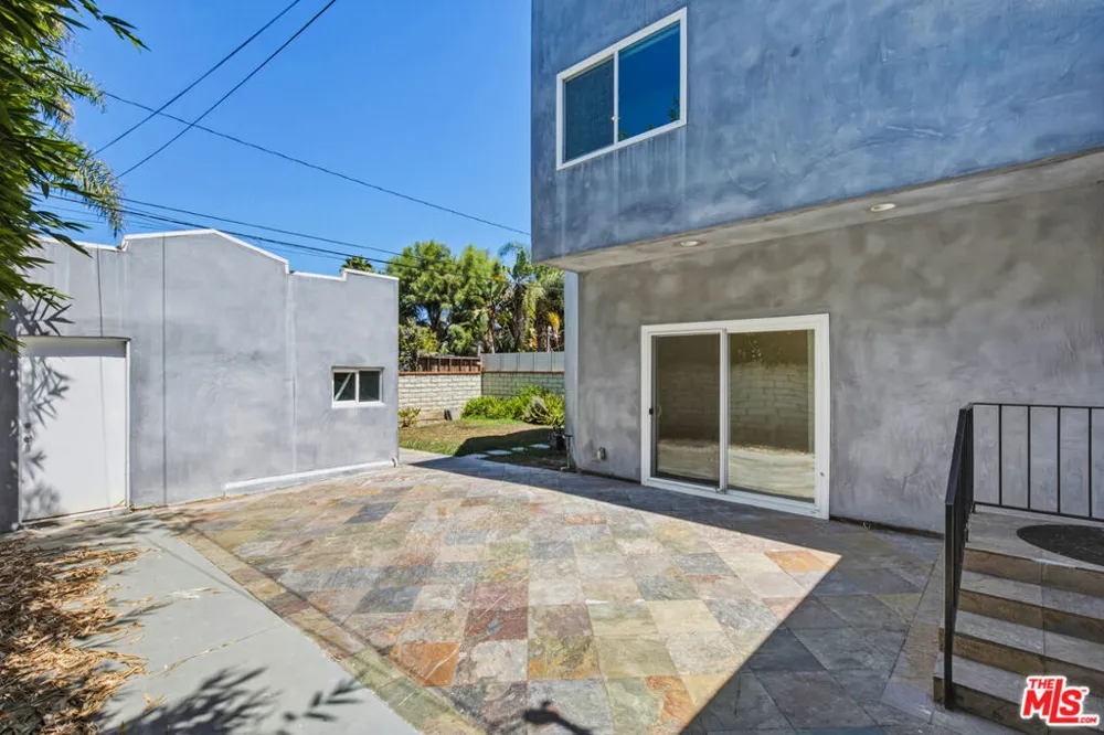 869 Warren Avenue Venice, CA 90291