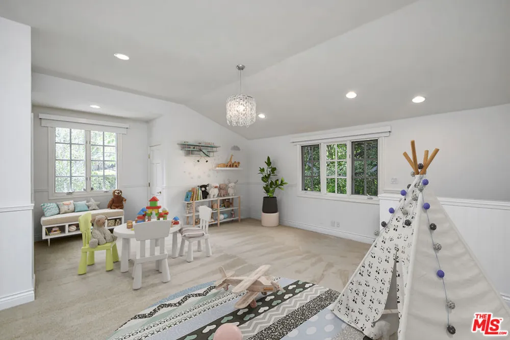 3254 OAKDELL ROAD Studio City, CA 91604
