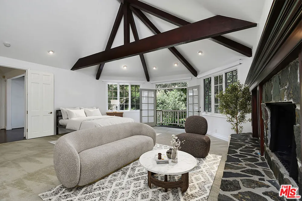 3254 OAKDELL ROAD Studio City, CA 91604