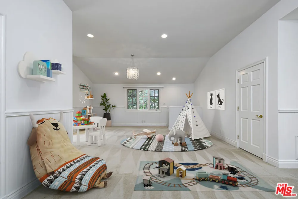3254 OAKDELL ROAD Studio City, CA 91604