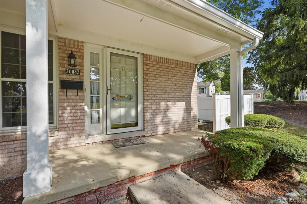 20842 E Glen Haven Circle Novi City, MI 48167
