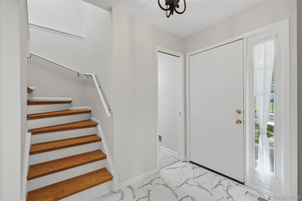20842 E Glen Haven Circle Novi City, MI 48167