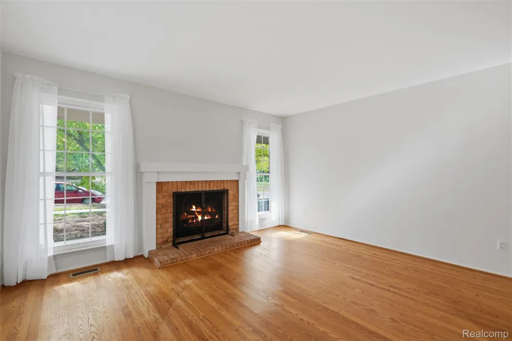 20842 E Glen Haven Circle Novi City, MI 48167