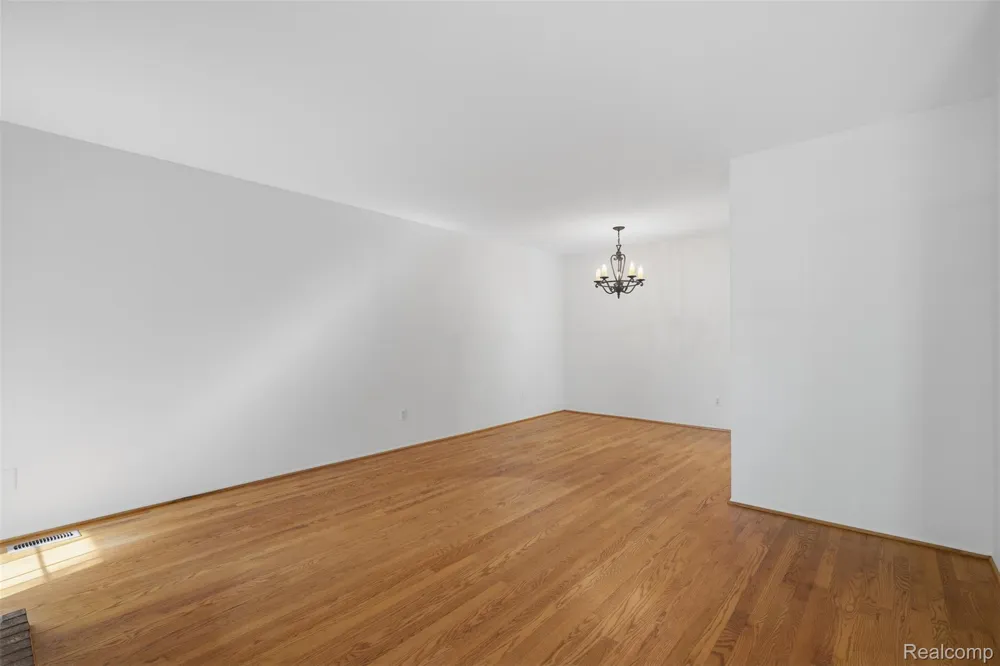20842 E Glen Haven Circle Novi City, MI 48167