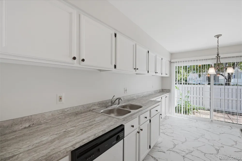 20842 E Glen Haven Circle Novi City, MI 48167