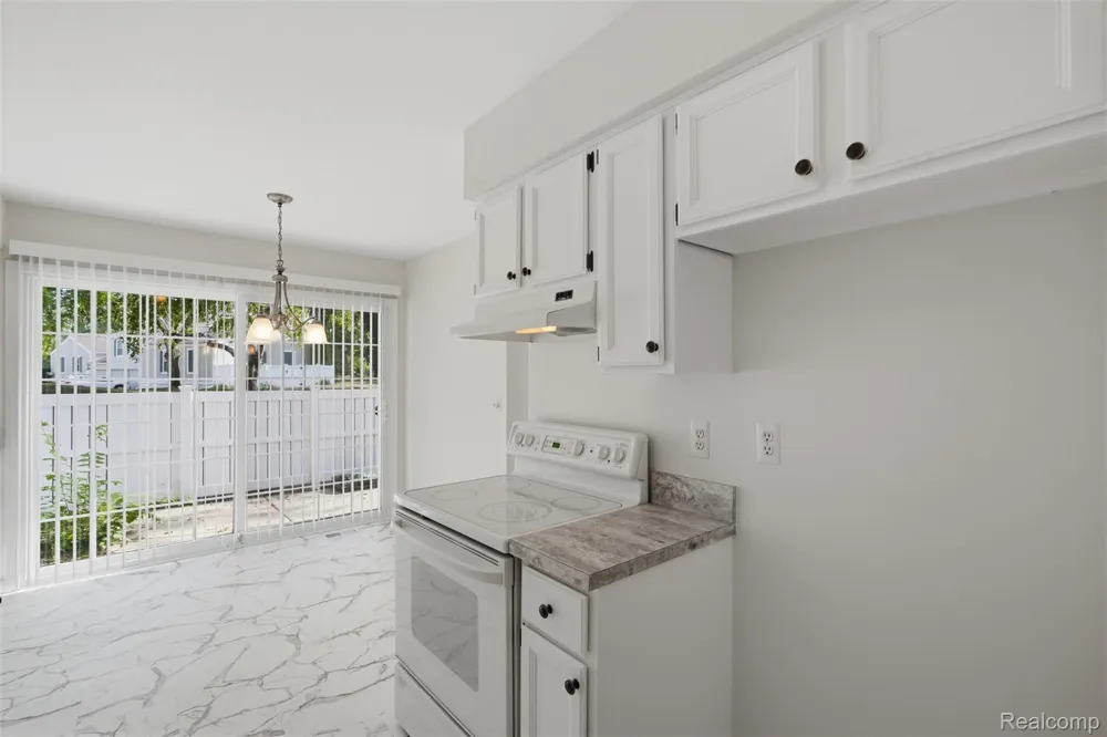 20842 E Glen Haven Circle Novi City, MI 48167