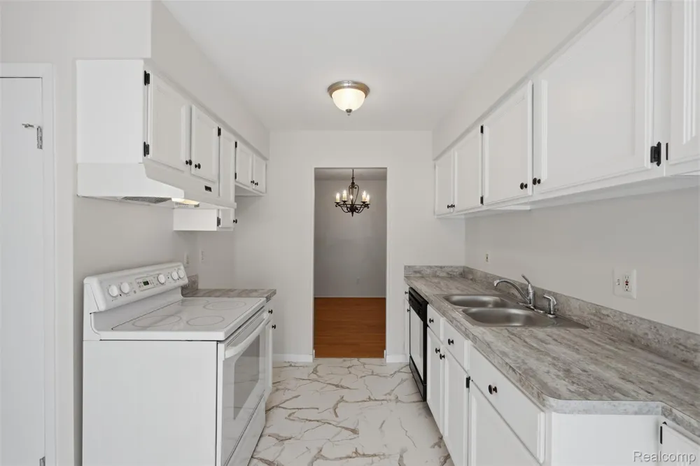 20842 E Glen Haven Circle Novi City, MI 48167