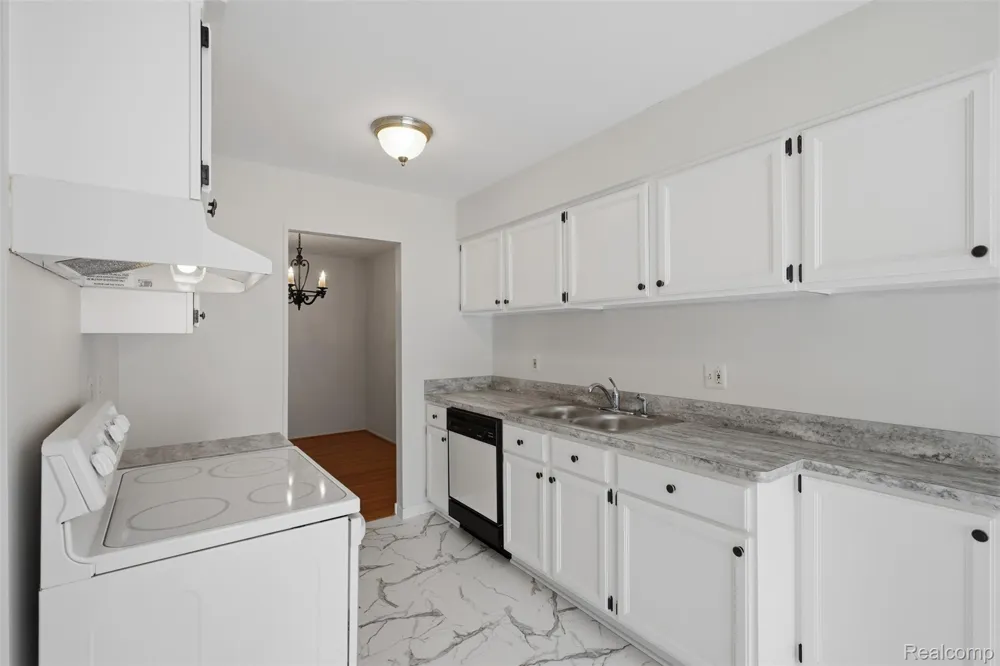 20842 E Glen Haven Circle Novi City, MI 48167