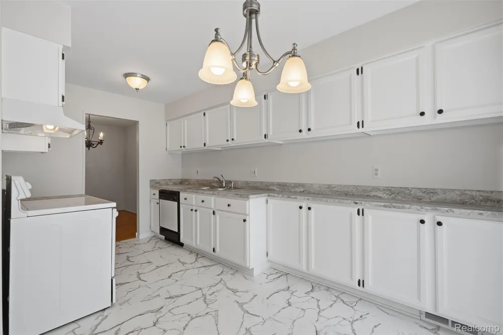20842 E Glen Haven Circle Novi City, MI 48167