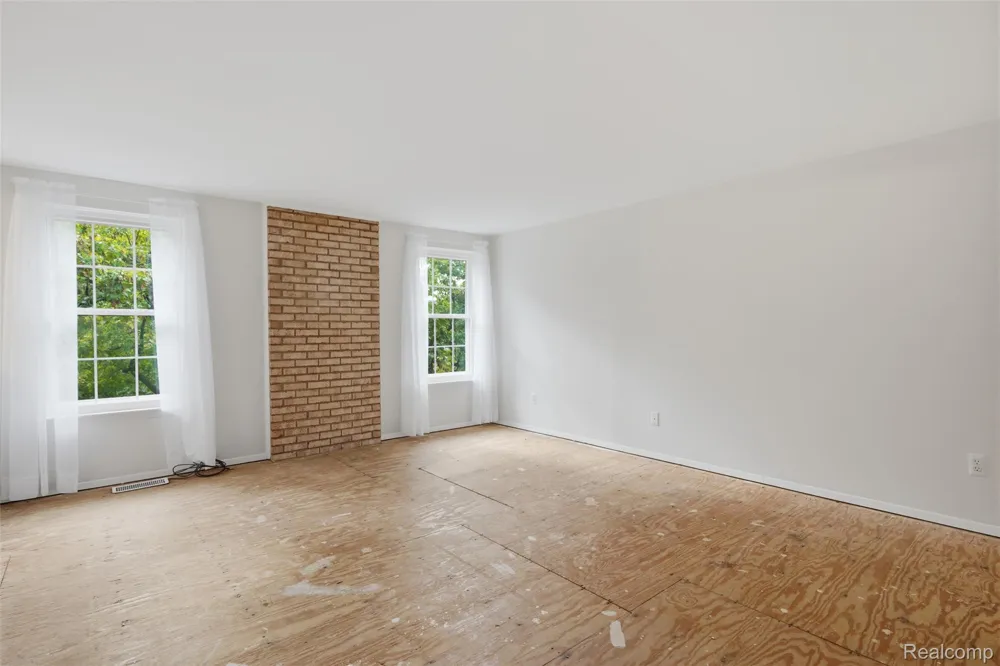 20842 E Glen Haven Circle Novi City, MI 48167