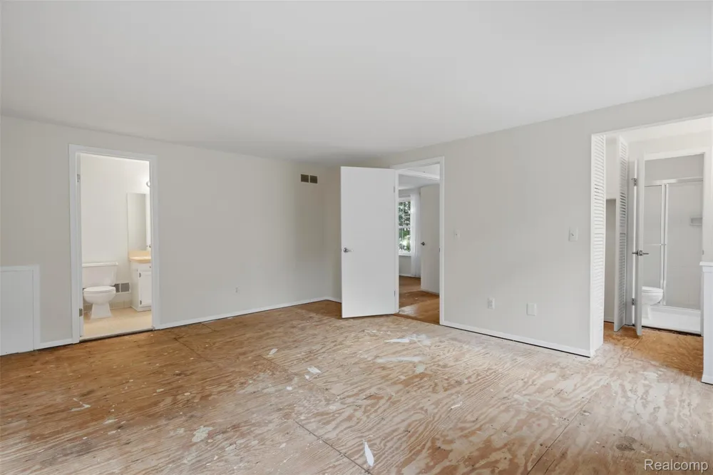20842 E Glen Haven Circle Novi City, MI 48167