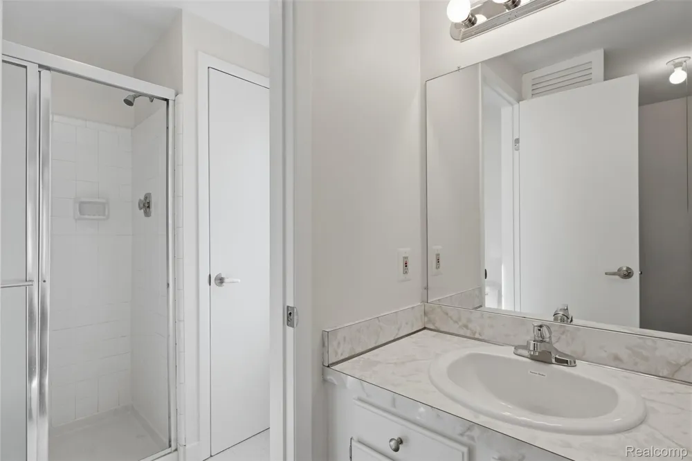 20842 E Glen Haven Circle Novi City, MI 48167
