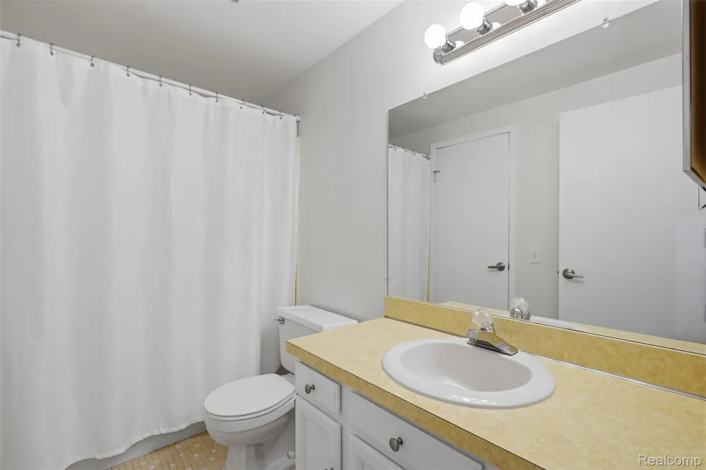 20842 E Glen Haven Circle Novi City, MI 48167