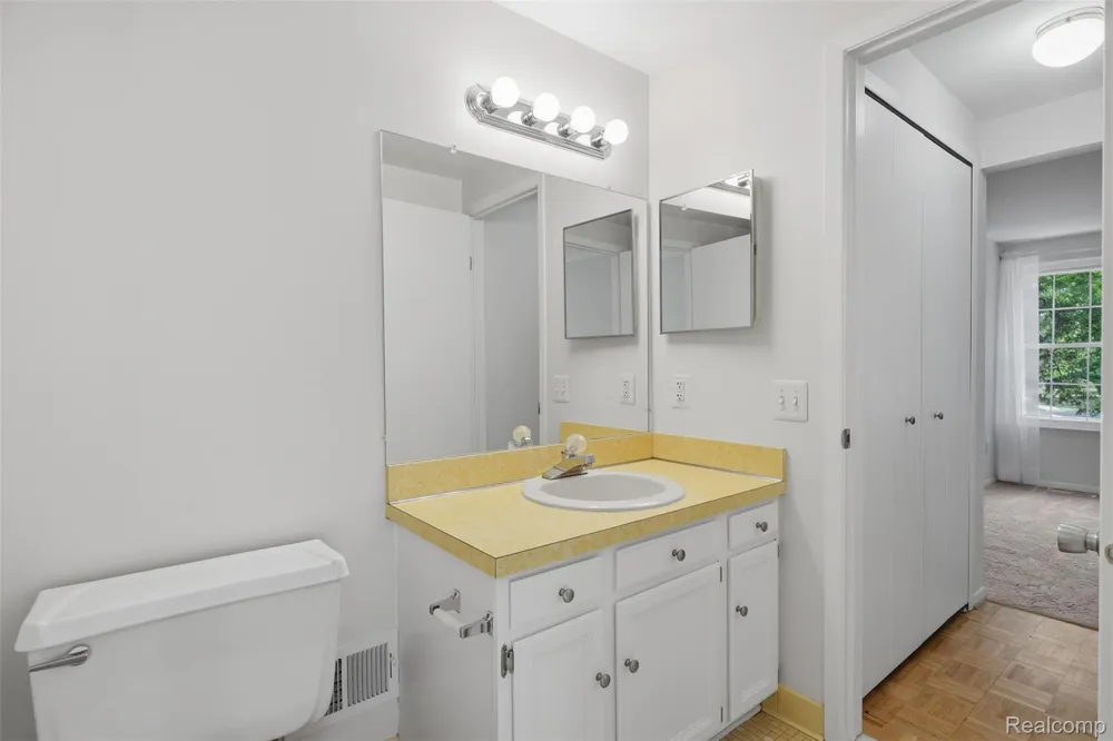 20842 E Glen Haven Circle Novi City, MI 48167