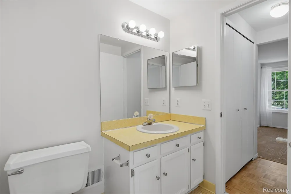 20842 E Glen Haven Circle Novi City, MI 48167