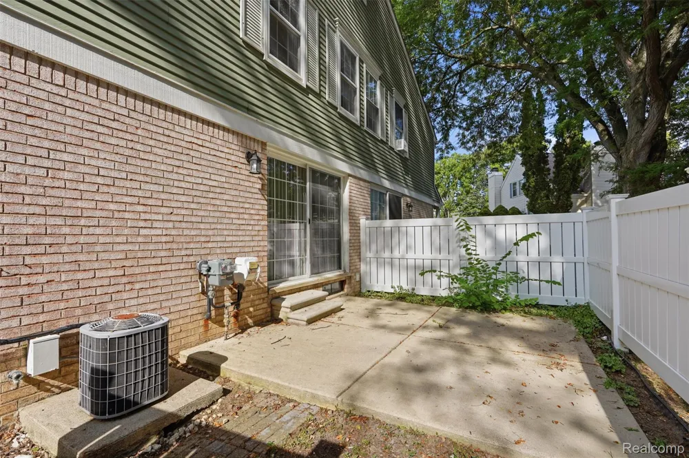20842 E Glen Haven Circle Novi City, MI 48167