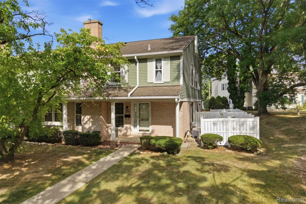 20842 E Glen Haven Circle Novi City, MI 48167