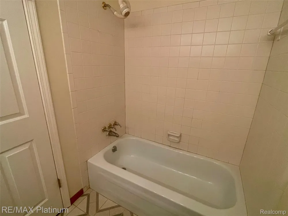 2612 E Williamsburg Circle Auburn Hills City, MI 48326