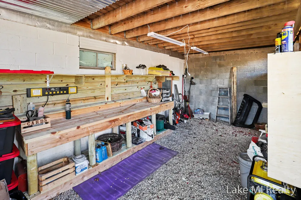 1889 E 40th Street Everett Township, MI 49349