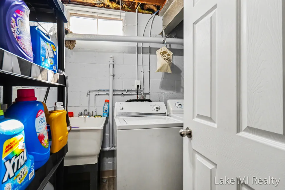 1889 E 40th Street Everett Township, MI 49349