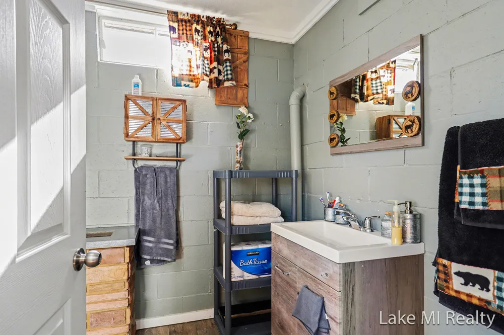 1889 E 40th Street Everett Township, MI 49349