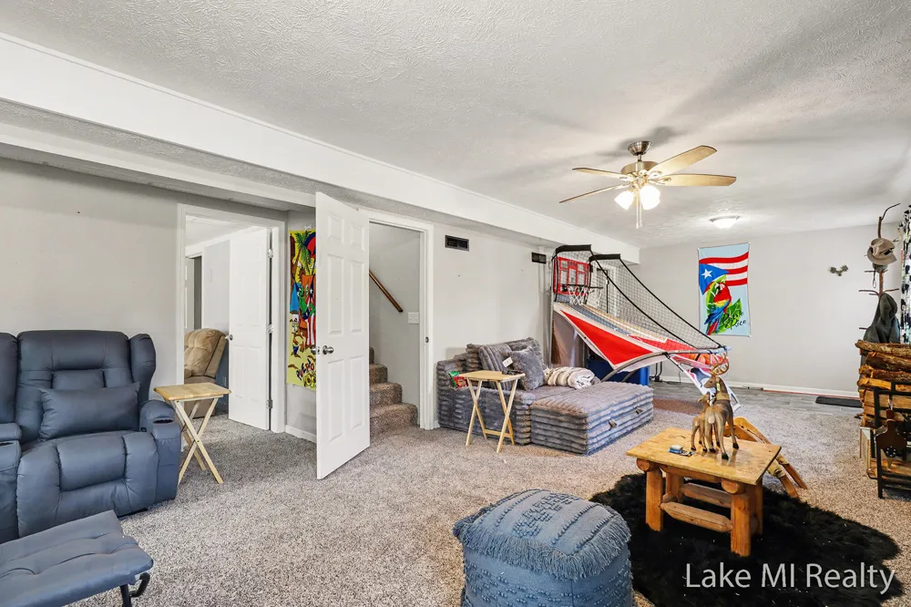 1889 E 40th Street Everett Township, MI 49349