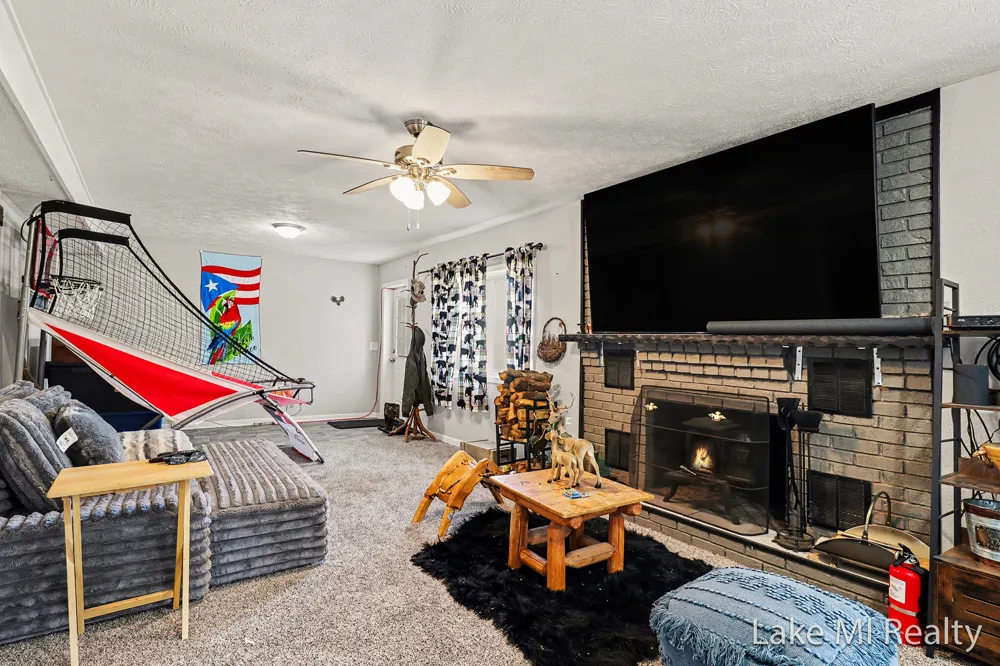 1889 E 40th Street Everett Township, MI 49349
