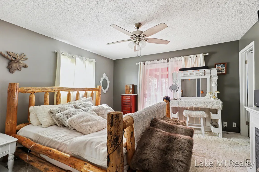 1889 E 40th Street Everett Township, MI 49349