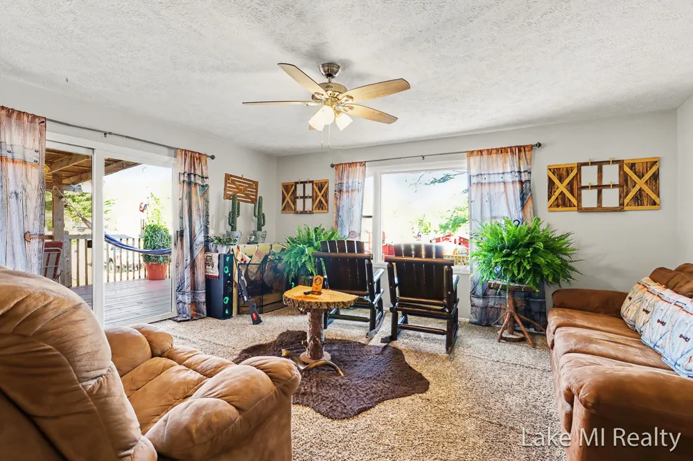 1889 E 40th Street Everett Township, MI 49349