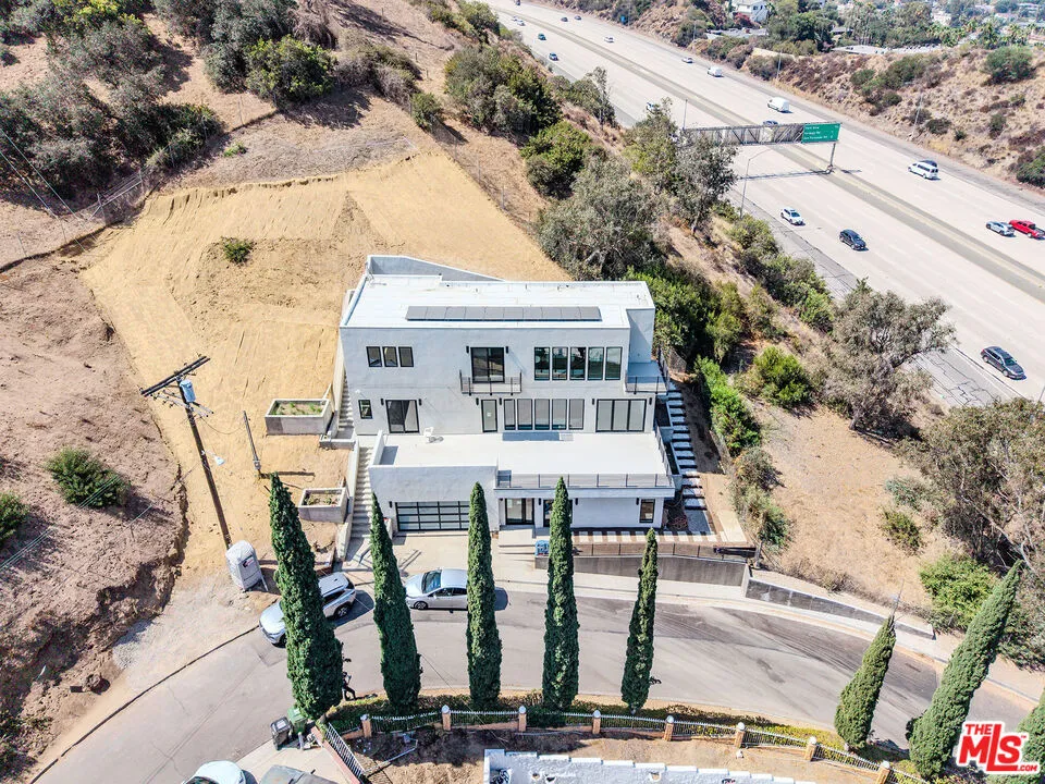 2882 El Roble Drive Los Angeles, CA 90041