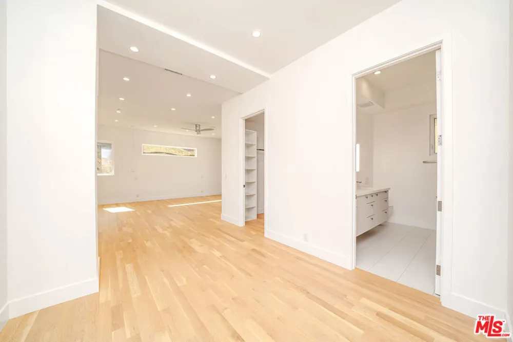 2882 El Roble Drive Los Angeles, CA 90041