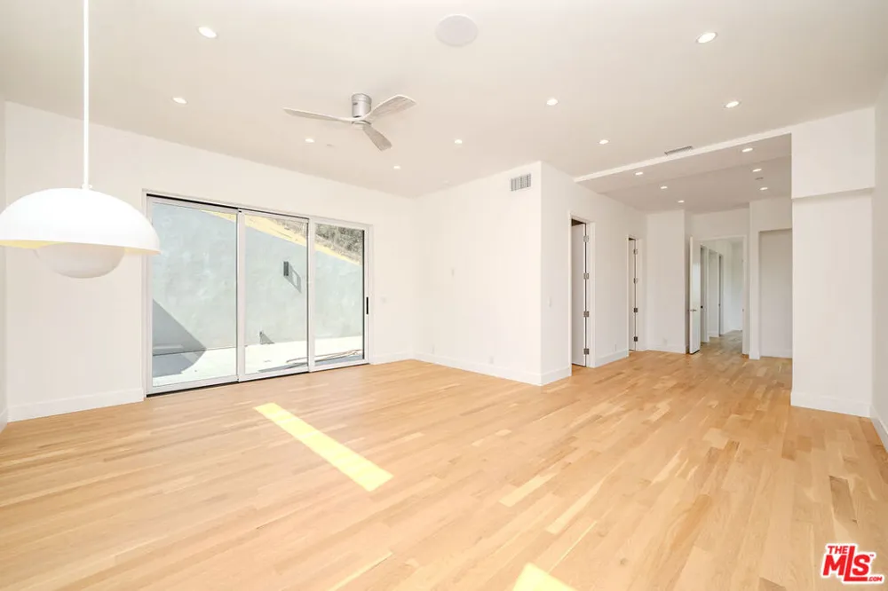 2882 El Roble Drive Los Angeles, CA 90041