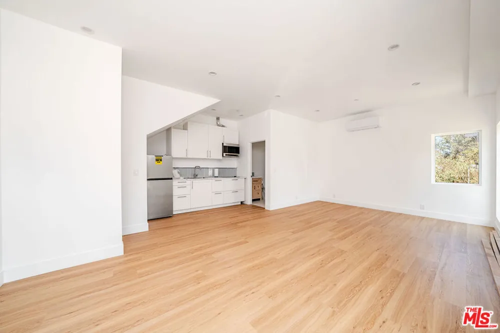 2882 El Roble Drive Los Angeles, CA 90041