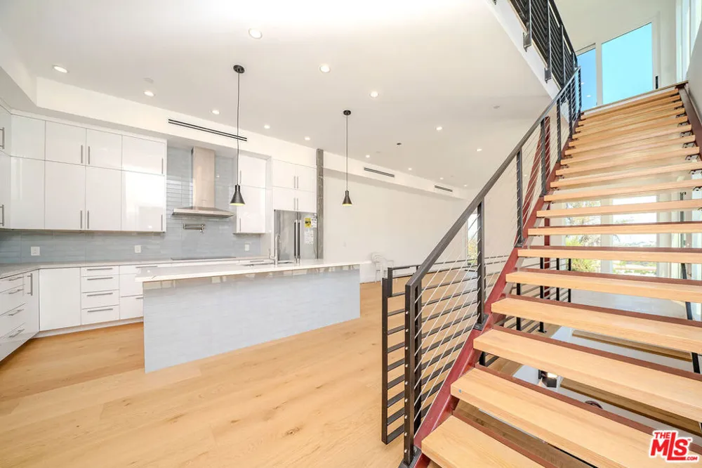 2882 El Roble Drive Los Angeles, CA 90041