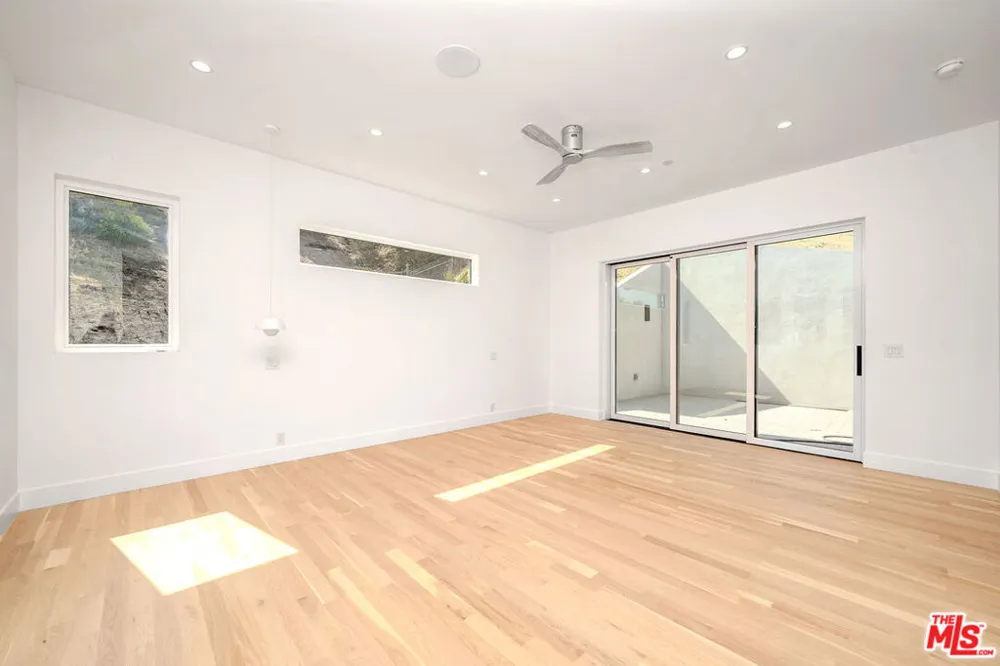 2882 El Roble Drive Los Angeles, CA 90041