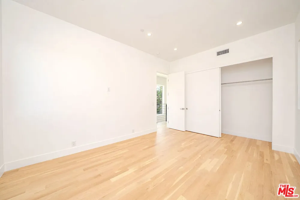 2882 El Roble Drive Los Angeles, CA 90041