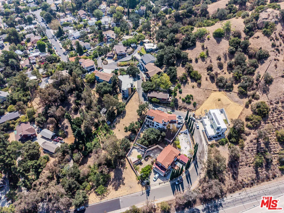 2882 El Roble Drive Los Angeles, CA 90041